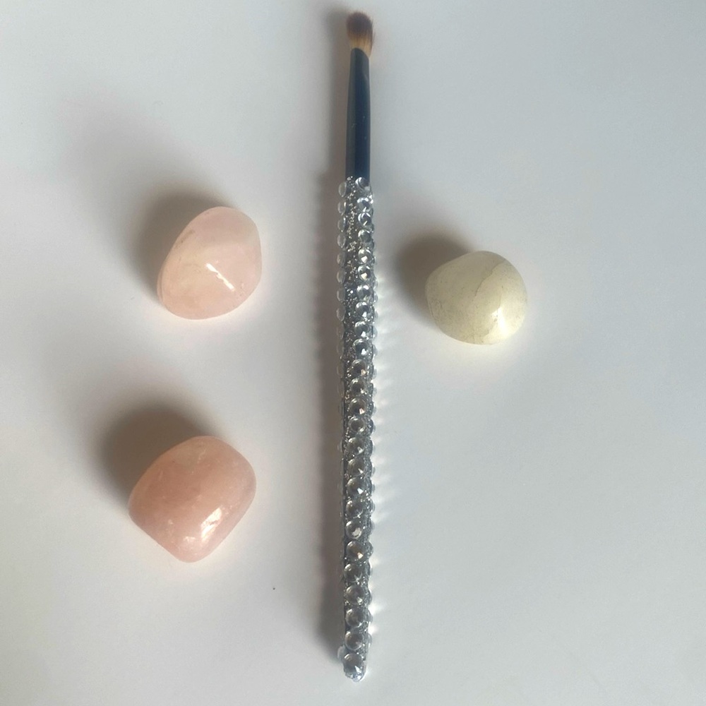 ANGLED EYESHADOW BRUSH